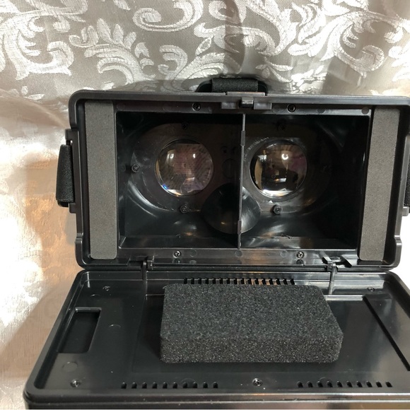 Virtual Reality Goggles for Mobile Phone - Picture 2 of 11